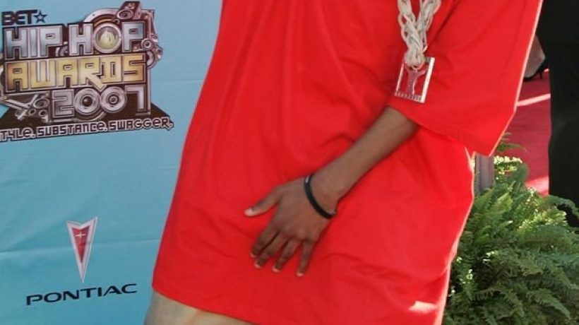 What do male rappers wear?