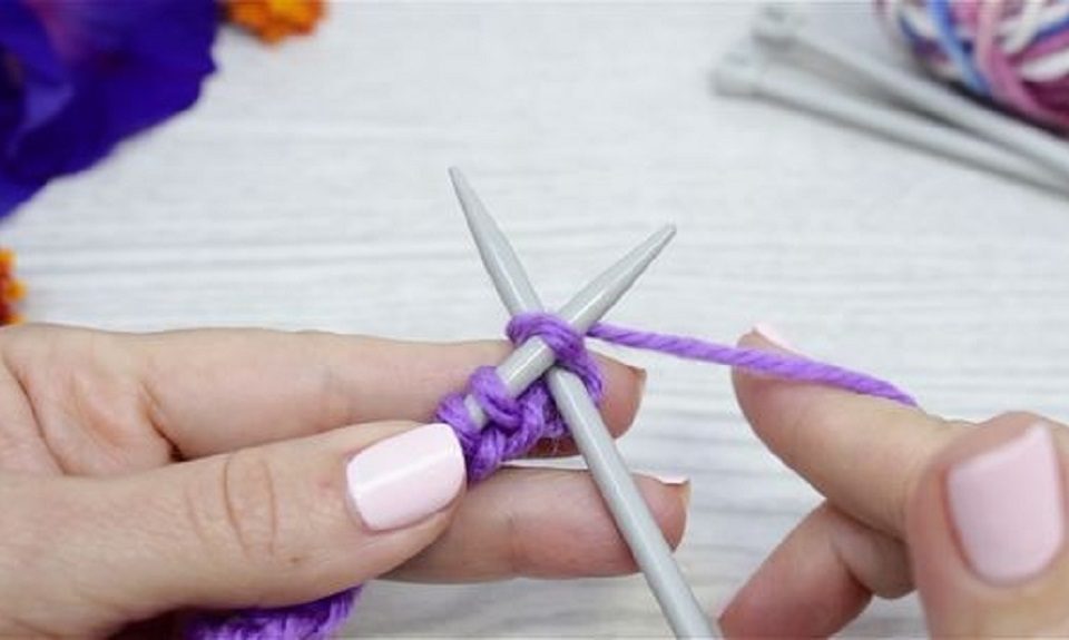 What age is best to start teaching kids to knit with a pencil