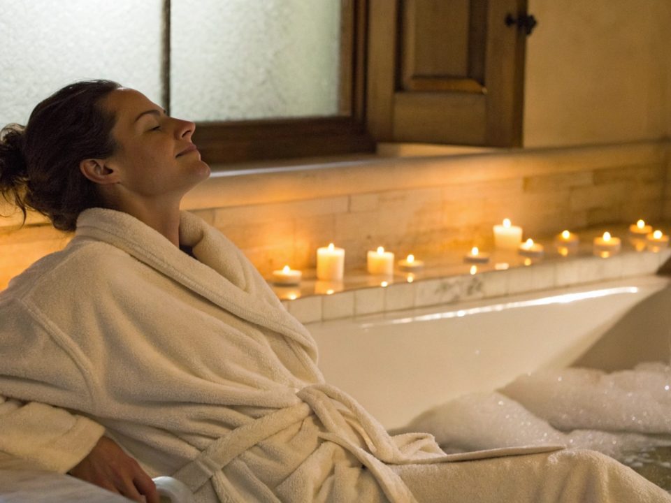 Discover why luxury spa robes elevate your relaxation. Learn how premium, soft fabrics enhance comfort, reduce stress, and maximize your wellness experience.